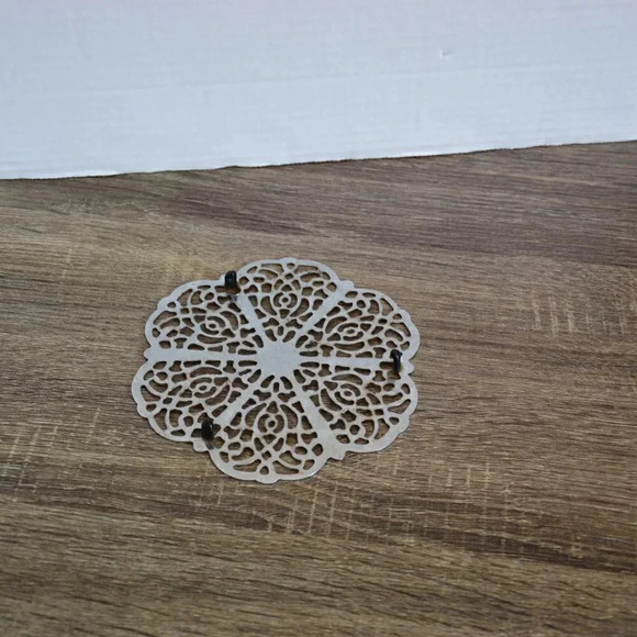 Vtg Irvinware  Flower Metal Trivet - Picture 3 of 6